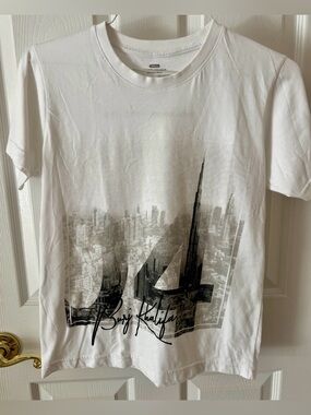 At The Top Of Burj Khalifa skyscraper, Dubai, UAE - White Logo T-Shirt Sz S